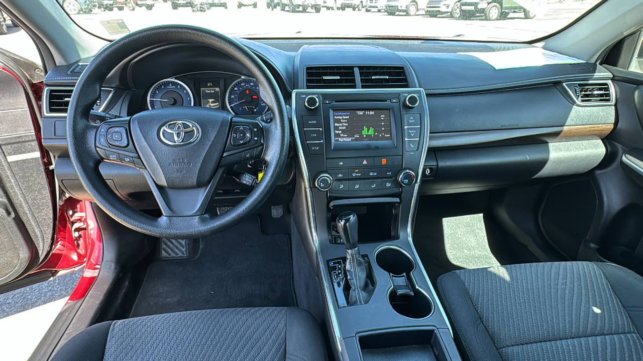 2016 Toyota Camry XLE 16
