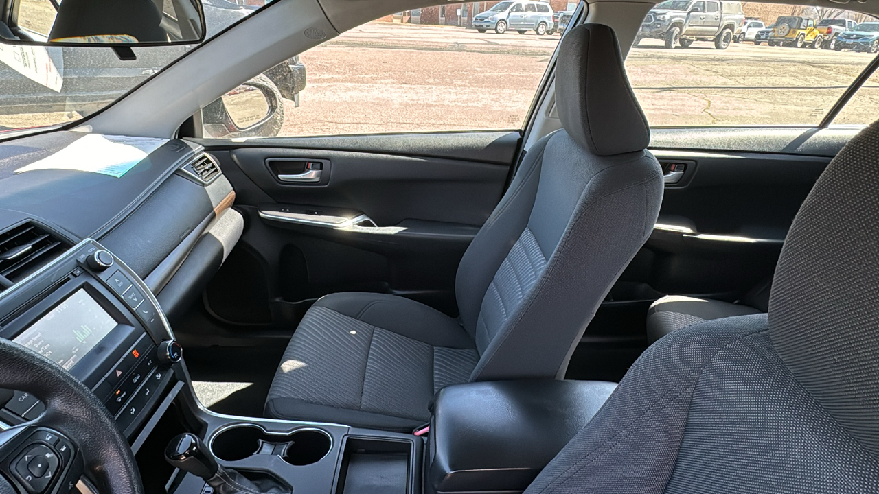 2016 Toyota Camry XLE 22