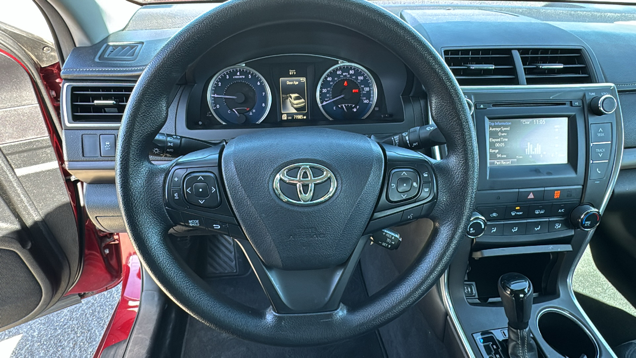 2016 Toyota Camry XLE 28