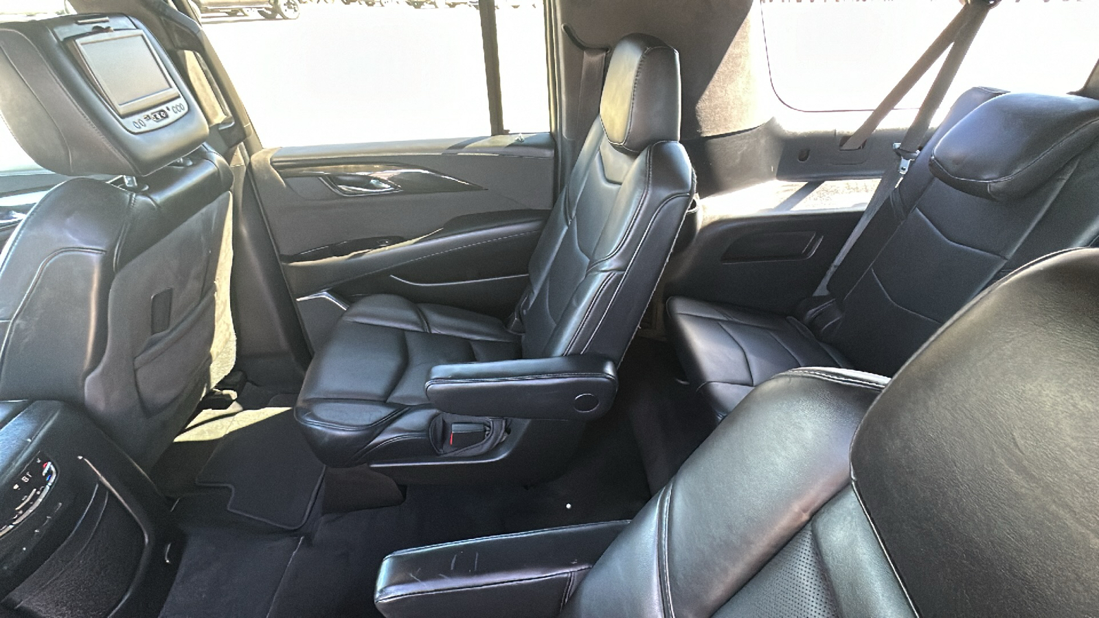 2018 Cadillac Escalade ESV Platinum 16
