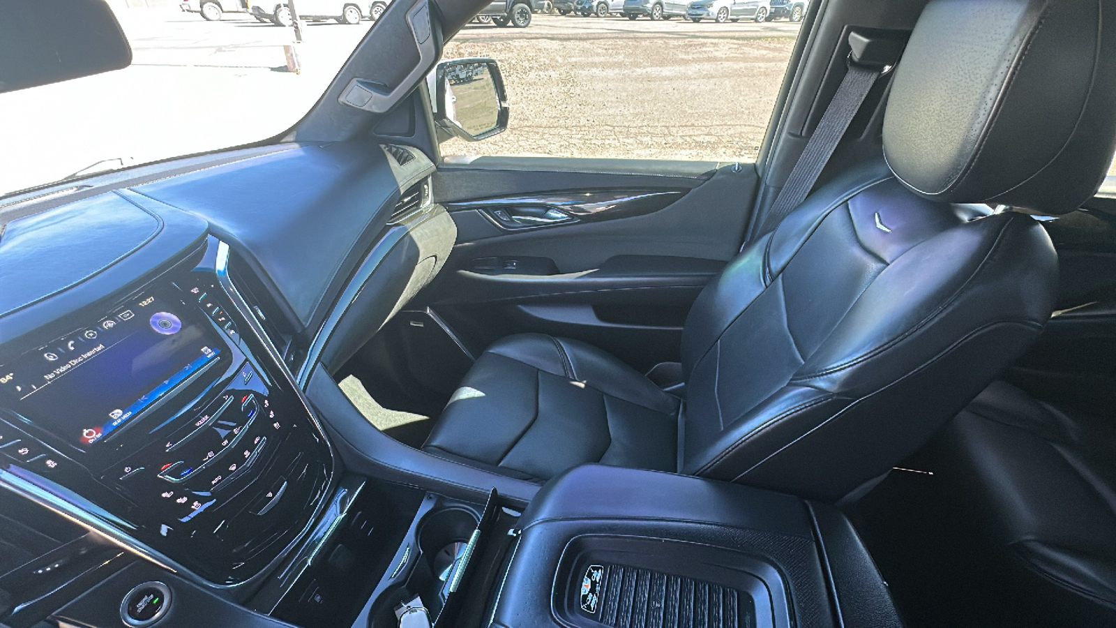 2018 Cadillac Escalade ESV Platinum 26
