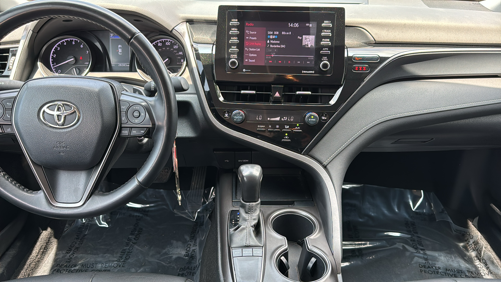 2022 Toyota Camry SE 24