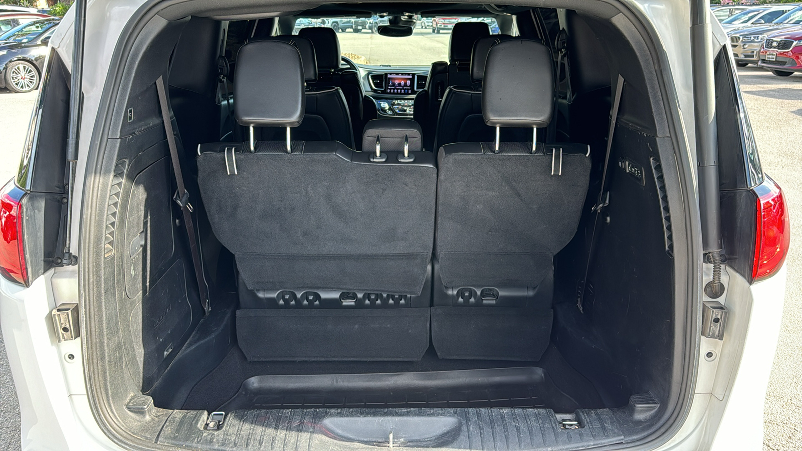 2018 Chrysler Pacifica Limited 31