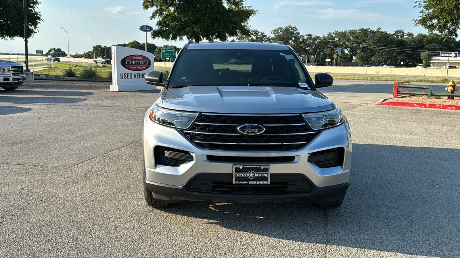 2020 Ford Explorer XLT 2