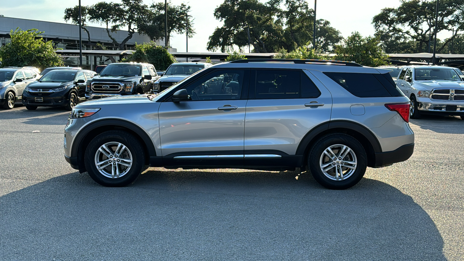 2020 Ford Explorer XLT 4