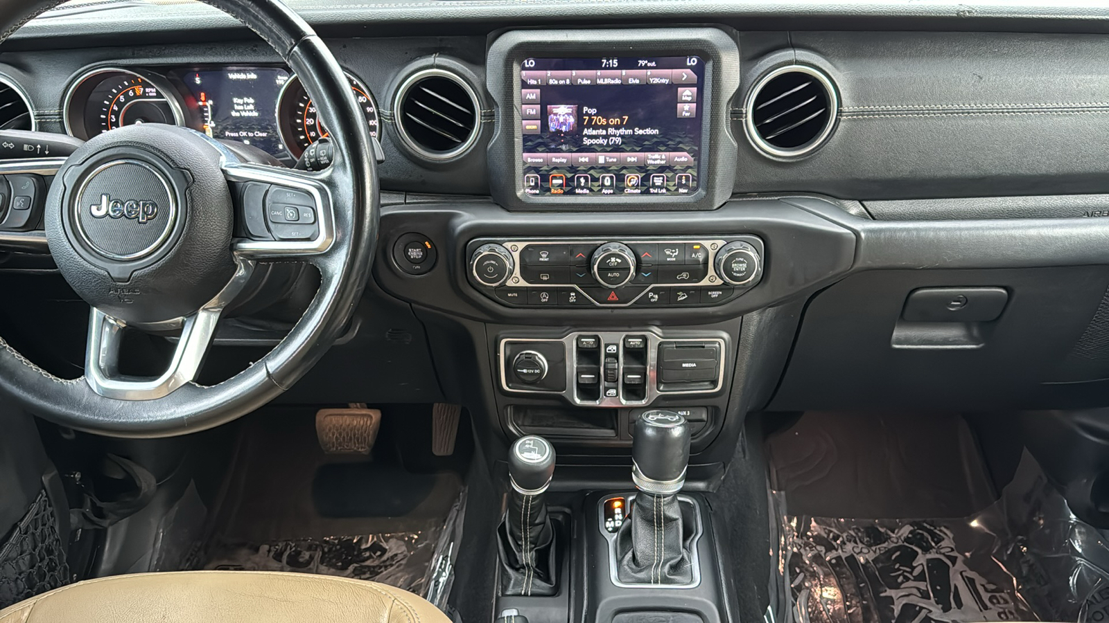 2018 Jeep Wrangler Unlimited Sahara 23