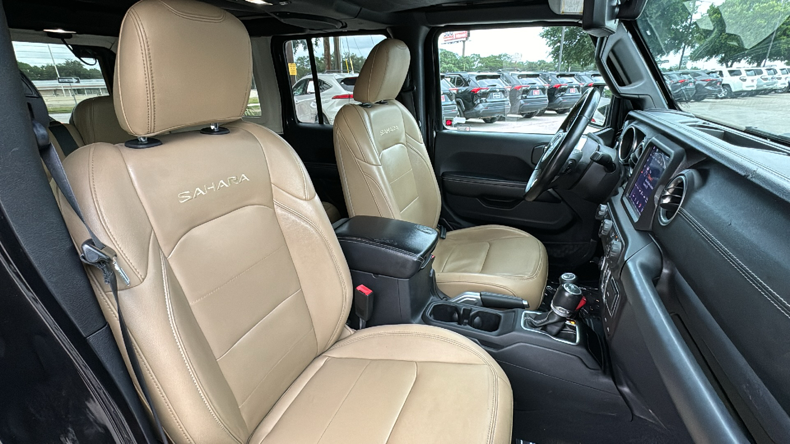 2018 Jeep Wrangler Unlimited Sahara 38