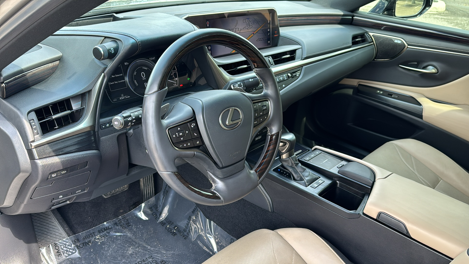 2021 Lexus ES 300h Ultra Luxury 11