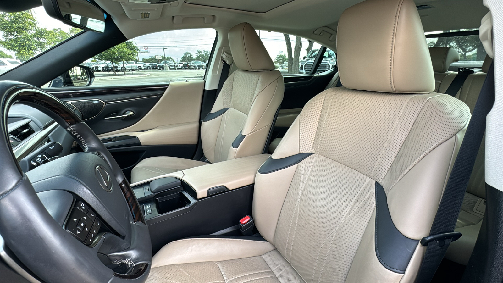 2021 Lexus ES 300h Ultra Luxury 14