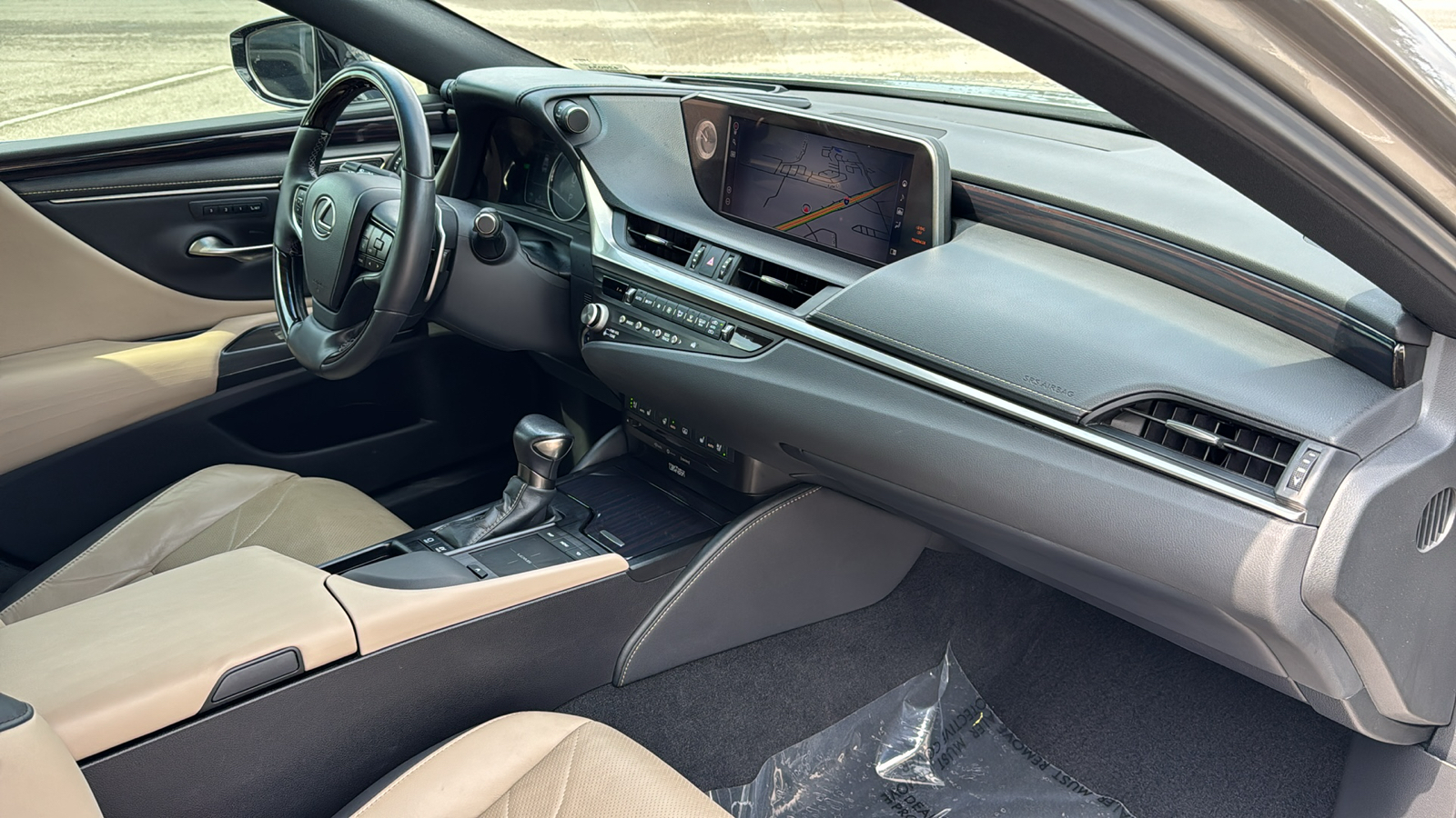 2021 Lexus ES 300h Ultra Luxury 35