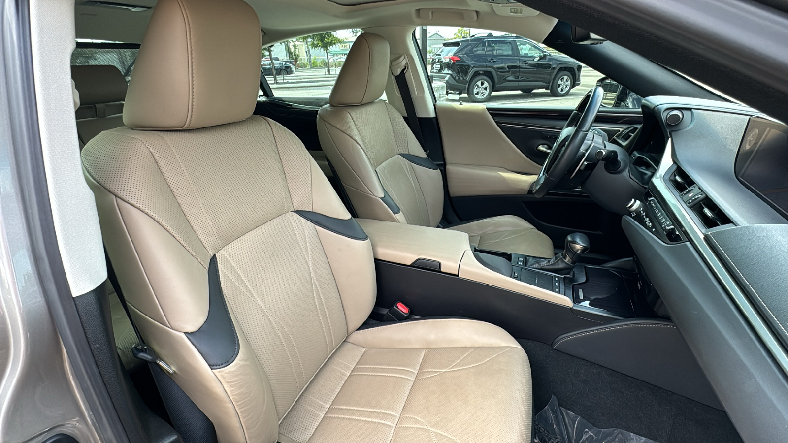 2021 Lexus ES 300h Ultra Luxury 37