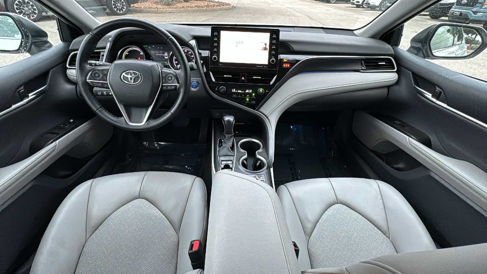 2023 Toyota Camry Hybrid XLE 18