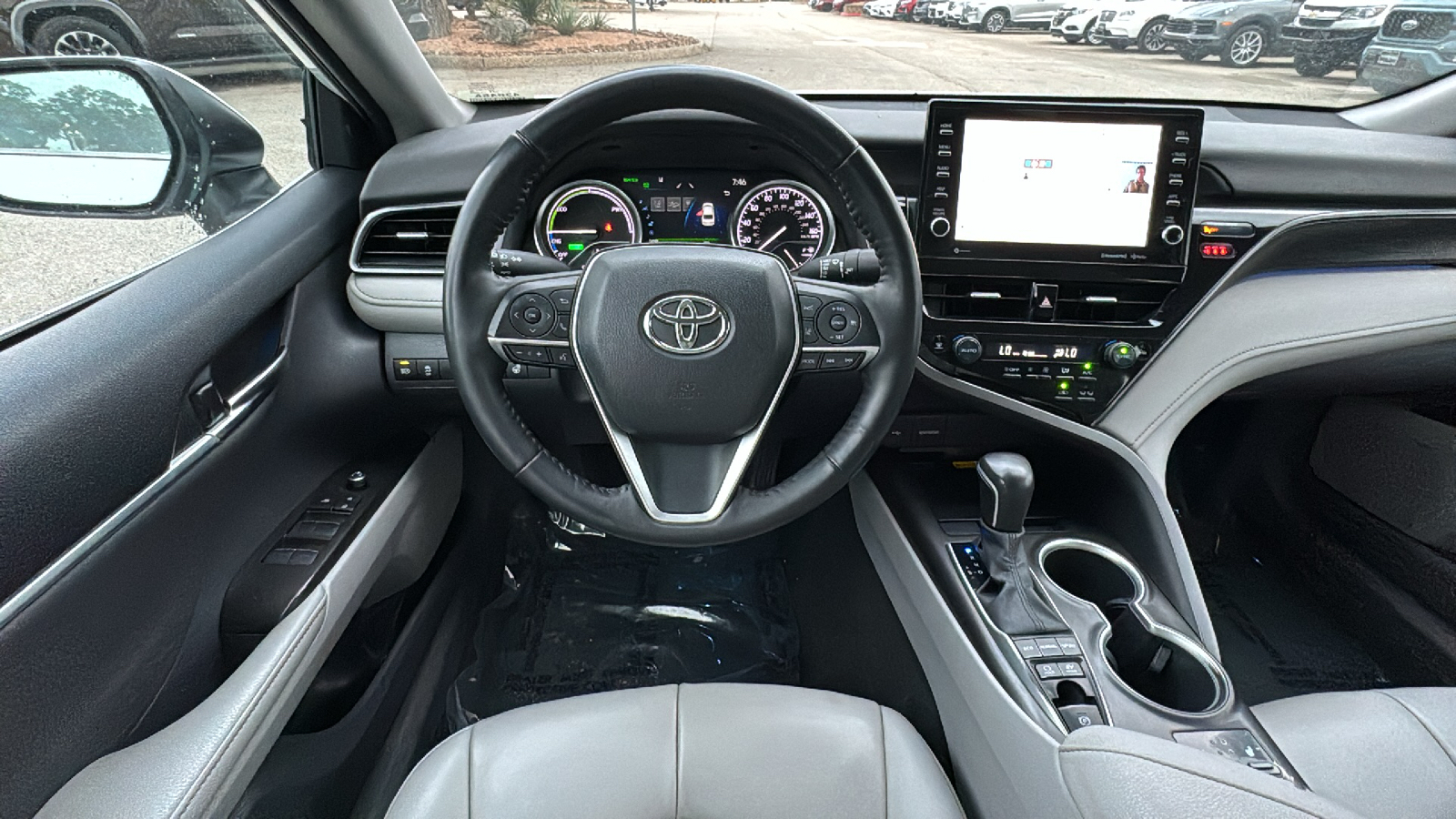 2023 Toyota Camry Hybrid XLE 19