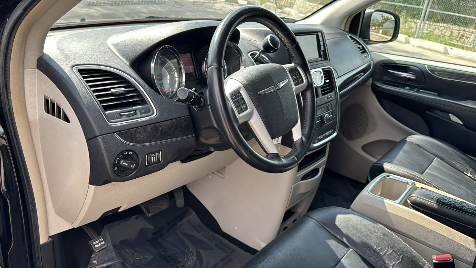 2015 Chrysler Town & Country Touring 12