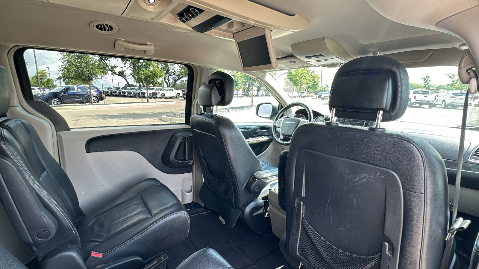2015 Chrysler Town & Country Touring 23