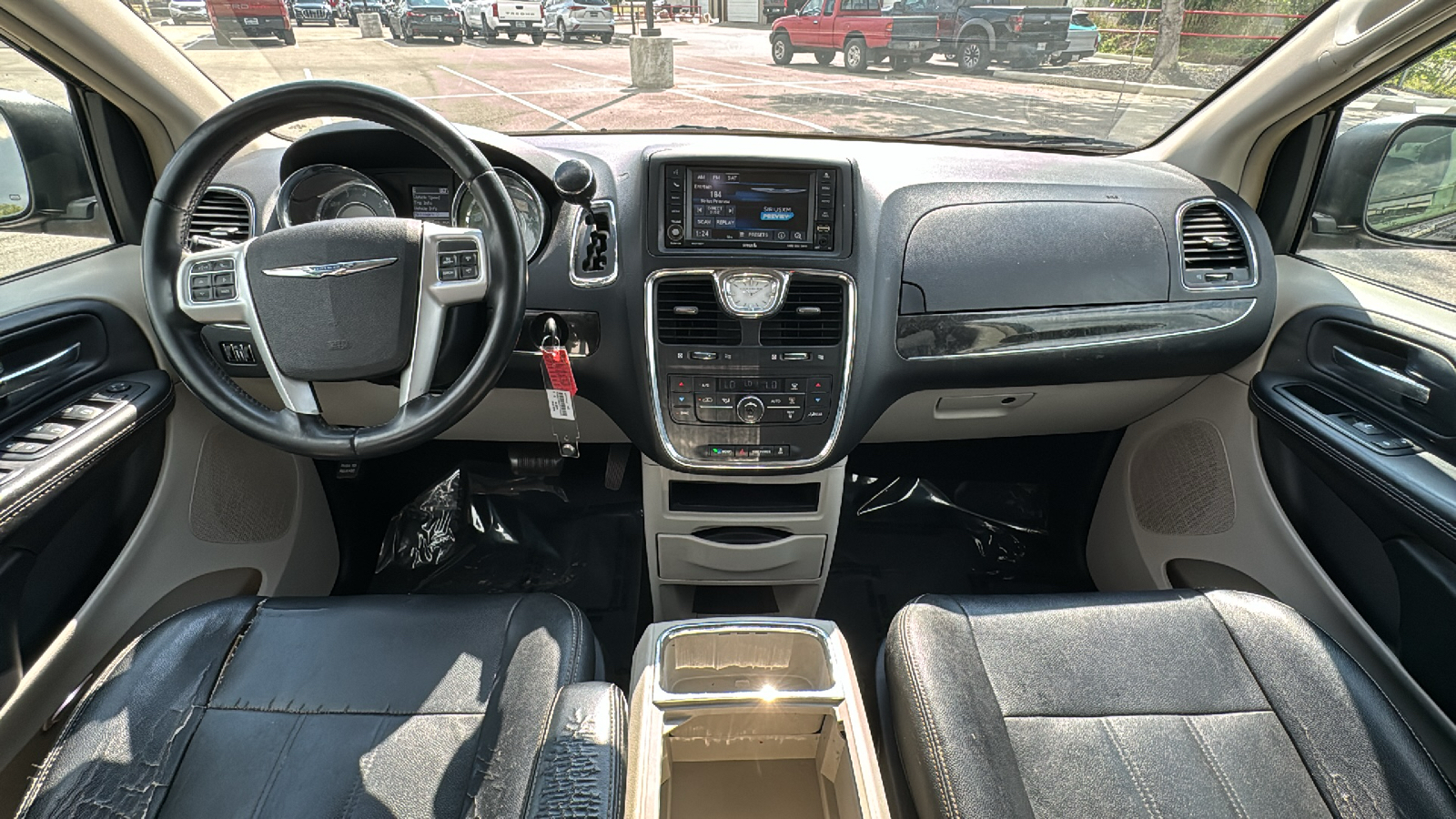 2015 Chrysler Town & Country Touring 28