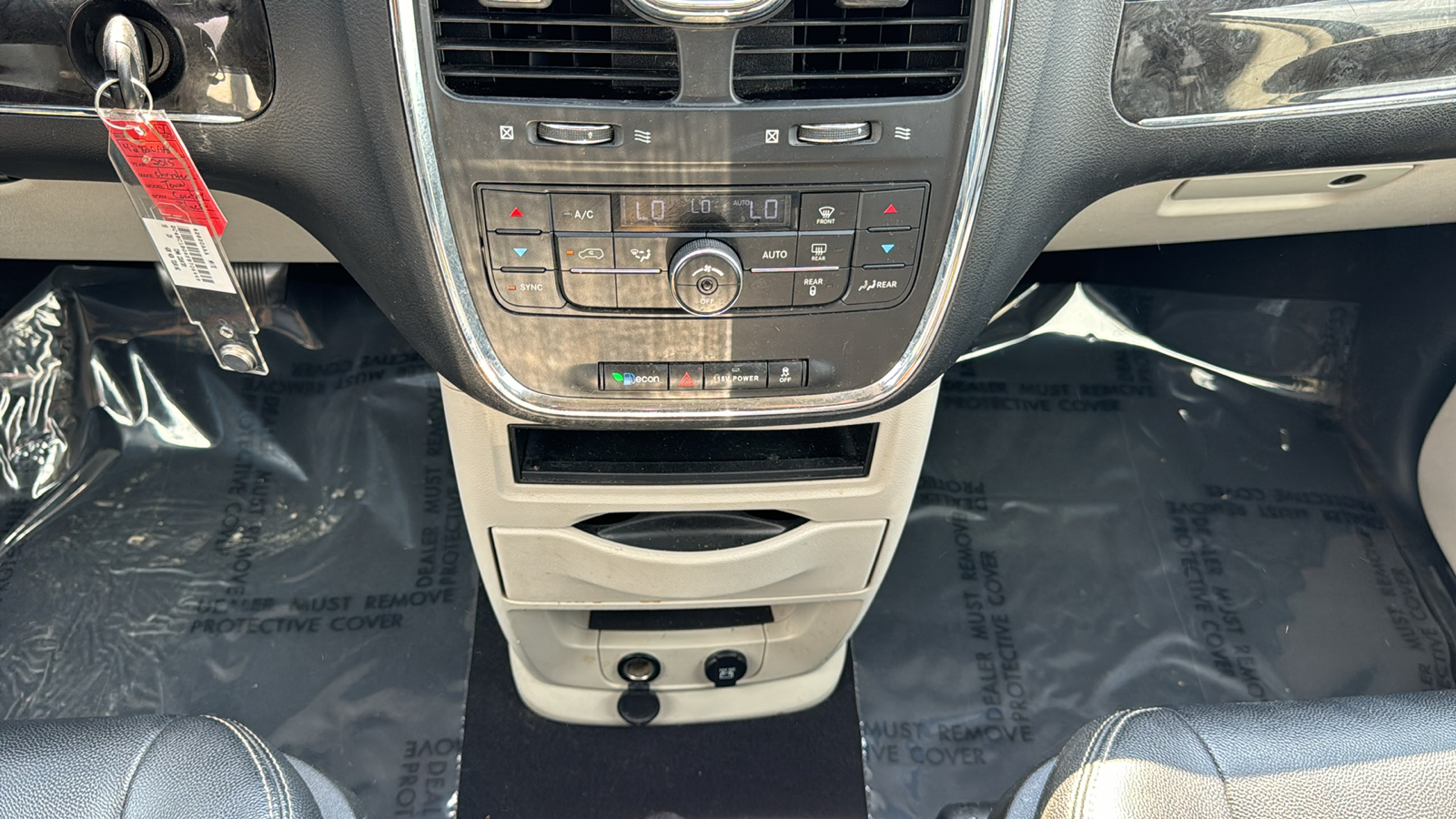 2015 Chrysler Town & Country Touring 31