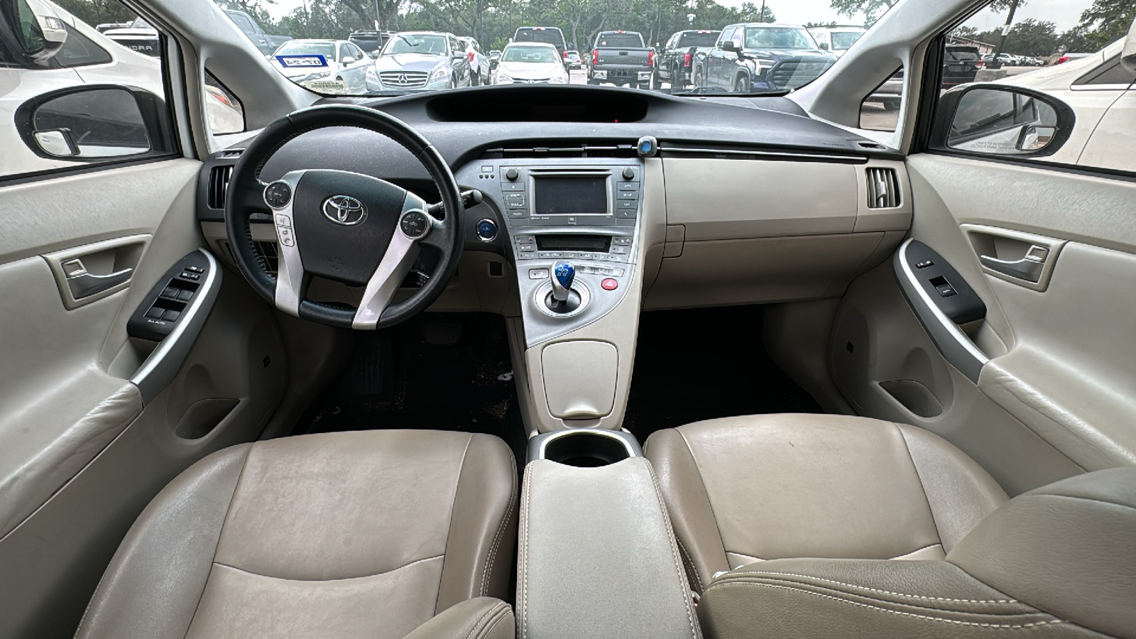 2014 Toyota Prius Two 9