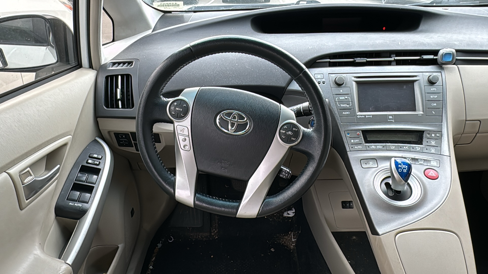 2014 Toyota Prius Two 10