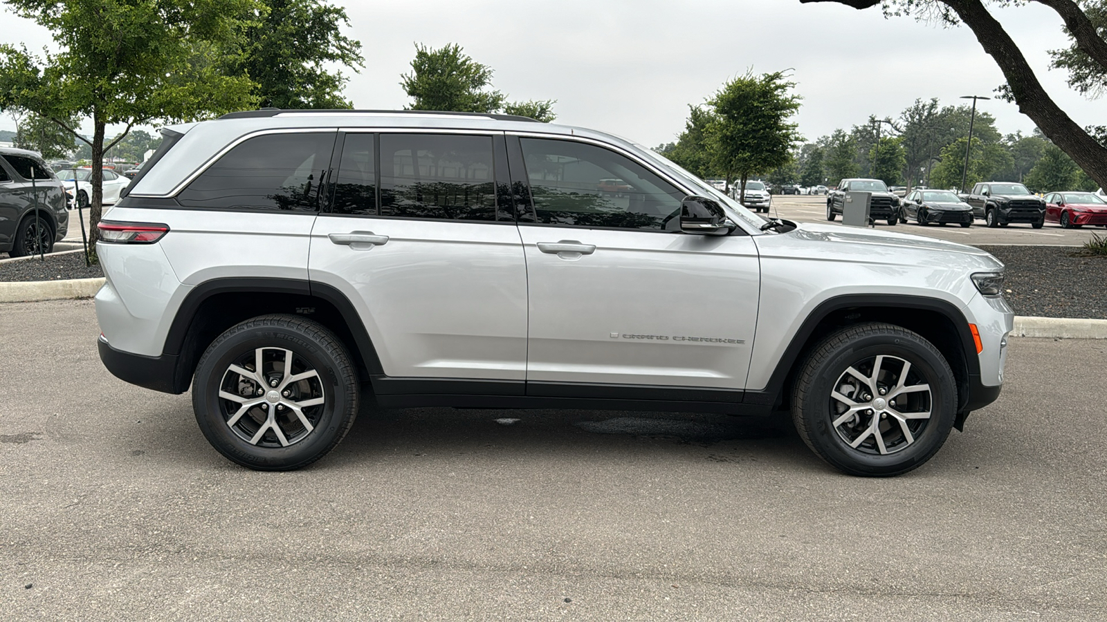 2023 Jeep Grand Cherokee Limited 9