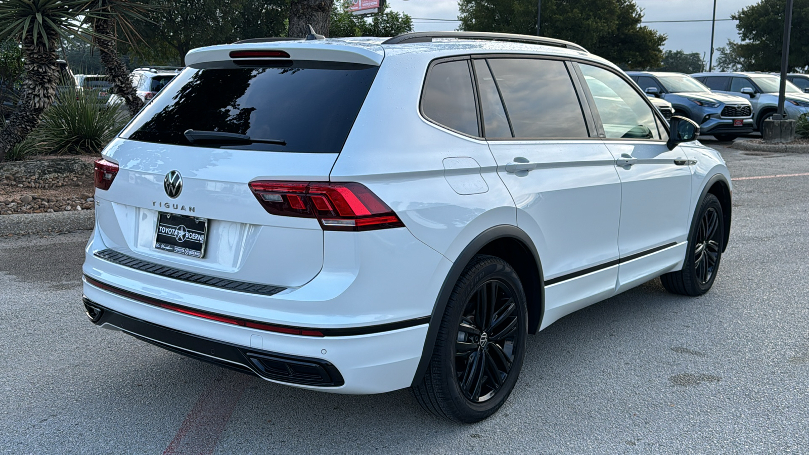 2022 Volkswagen Tiguan 2.0T SE R-Line Black 7