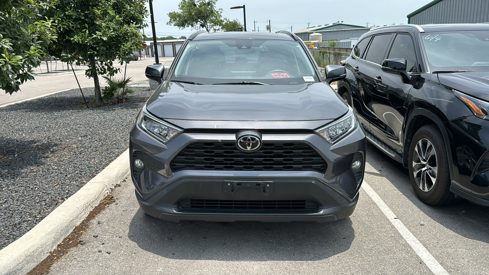 2020 Toyota RAV4 XLE 3