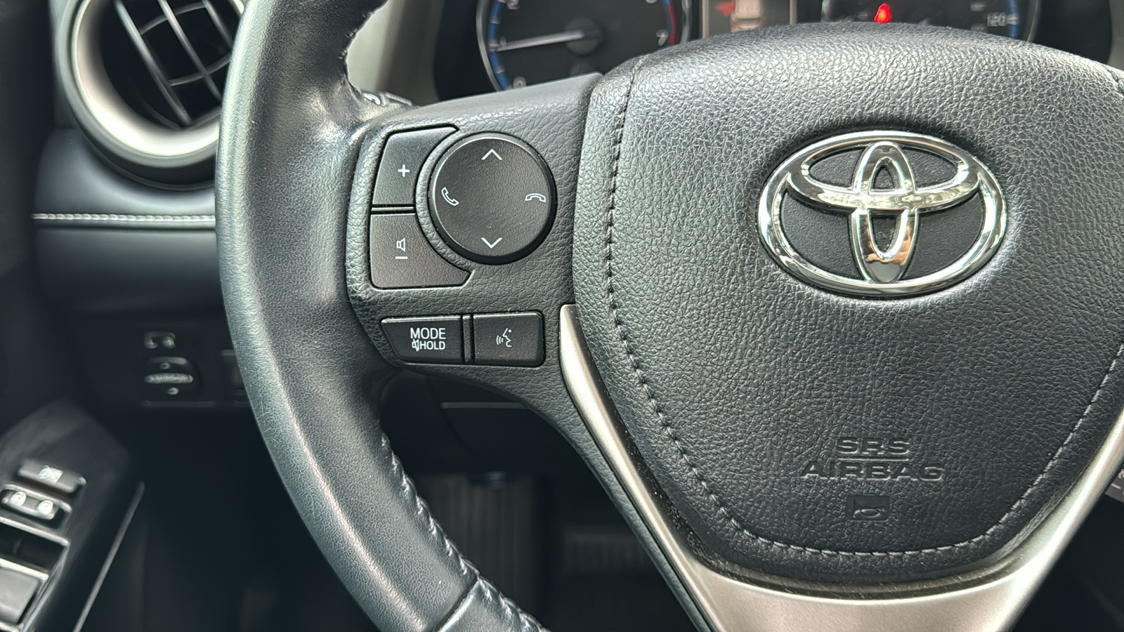 2018 Toyota RAV4 Limited 30