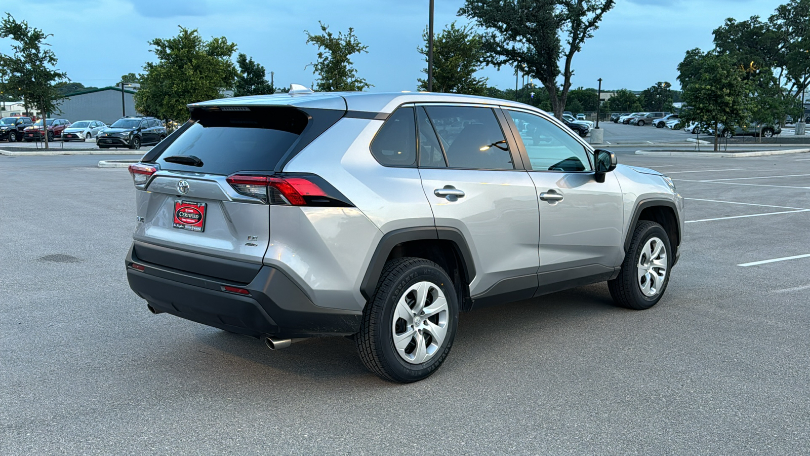 2022 Toyota RAV4 LE 7