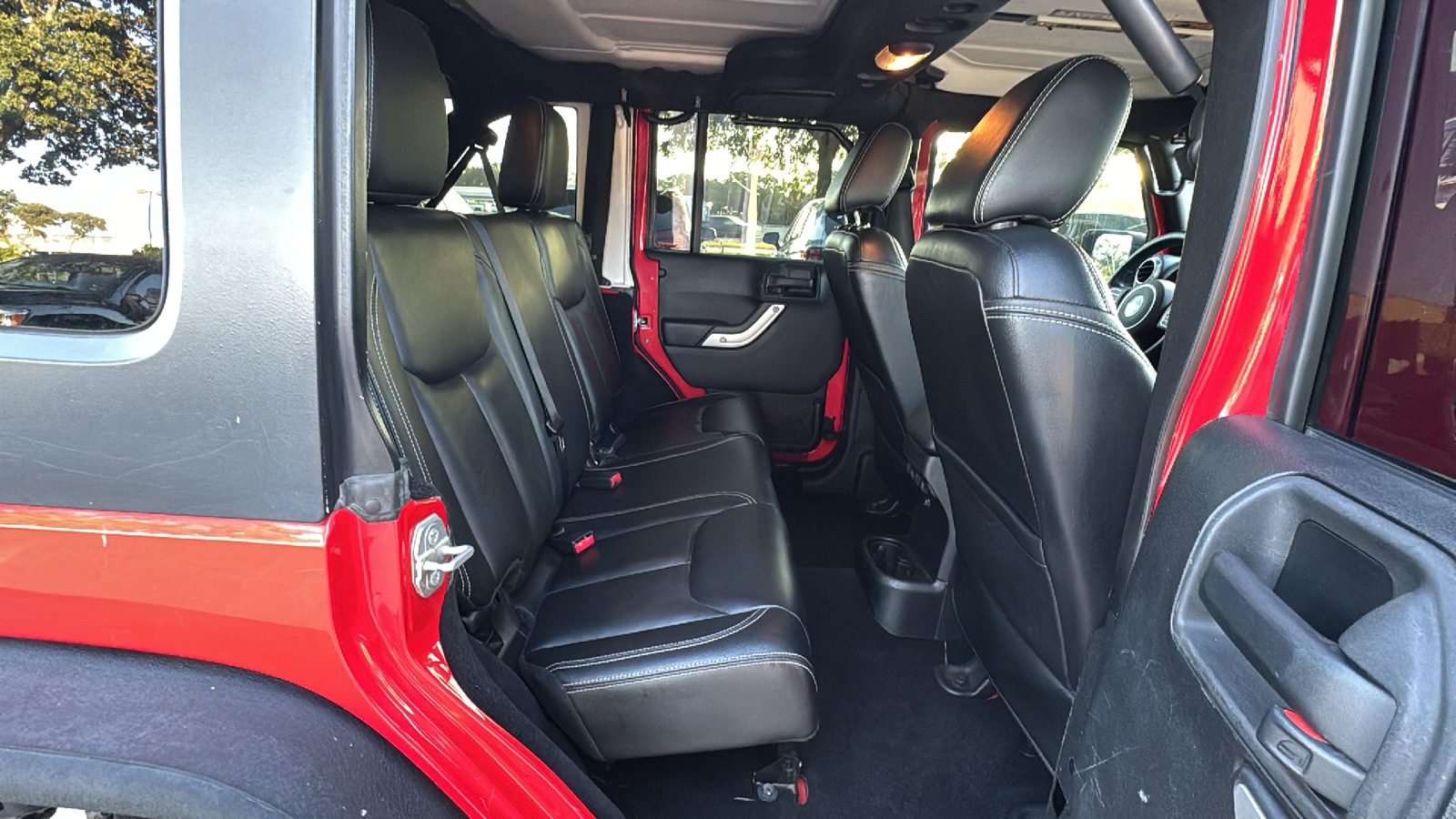 2015 Jeep Wrangler Unlimited Rubicon 19