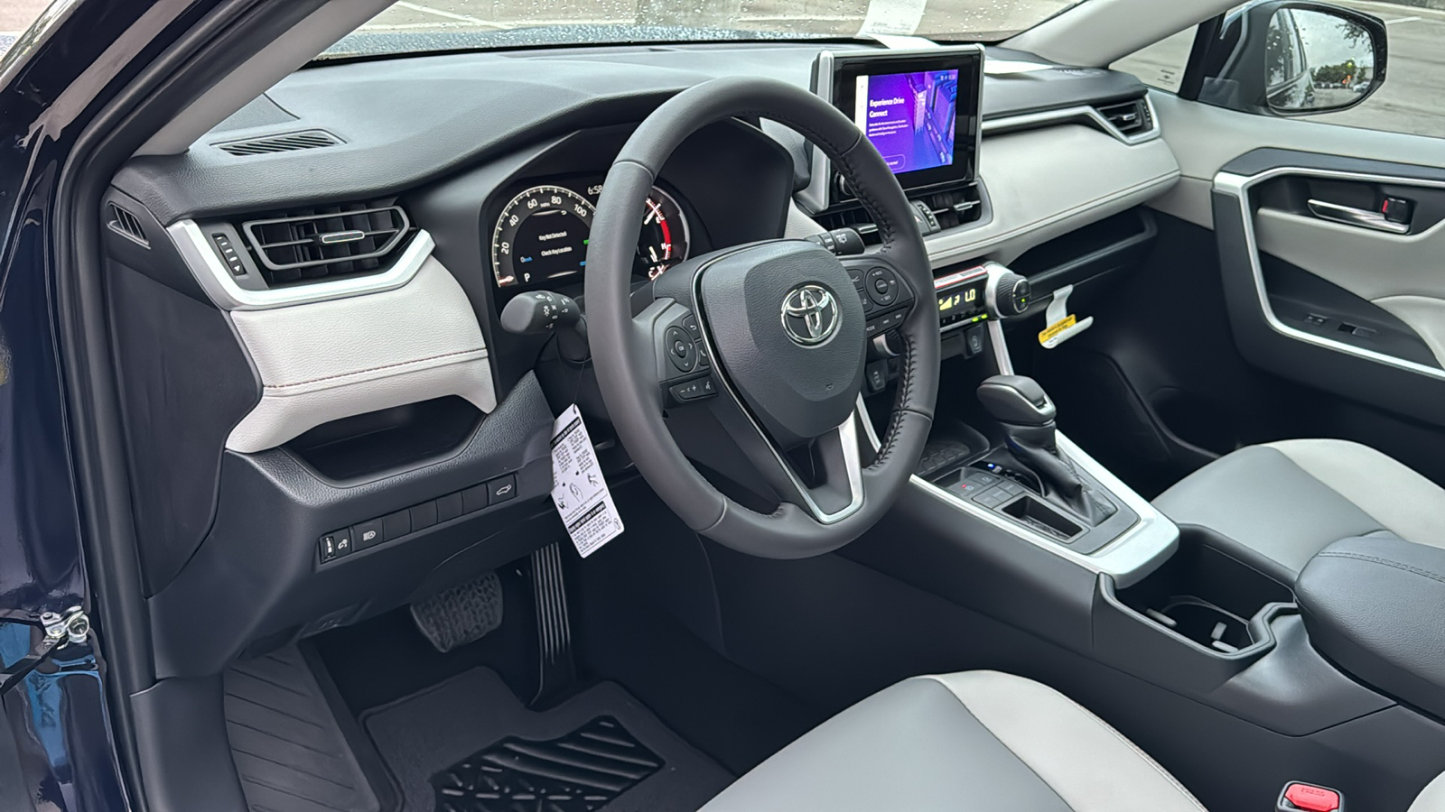 2024 Toyota RAV4 XLE Premium 12