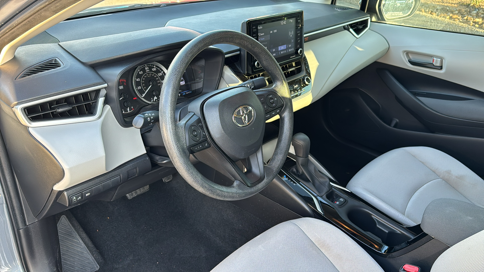 2022 Toyota Corolla LE 12