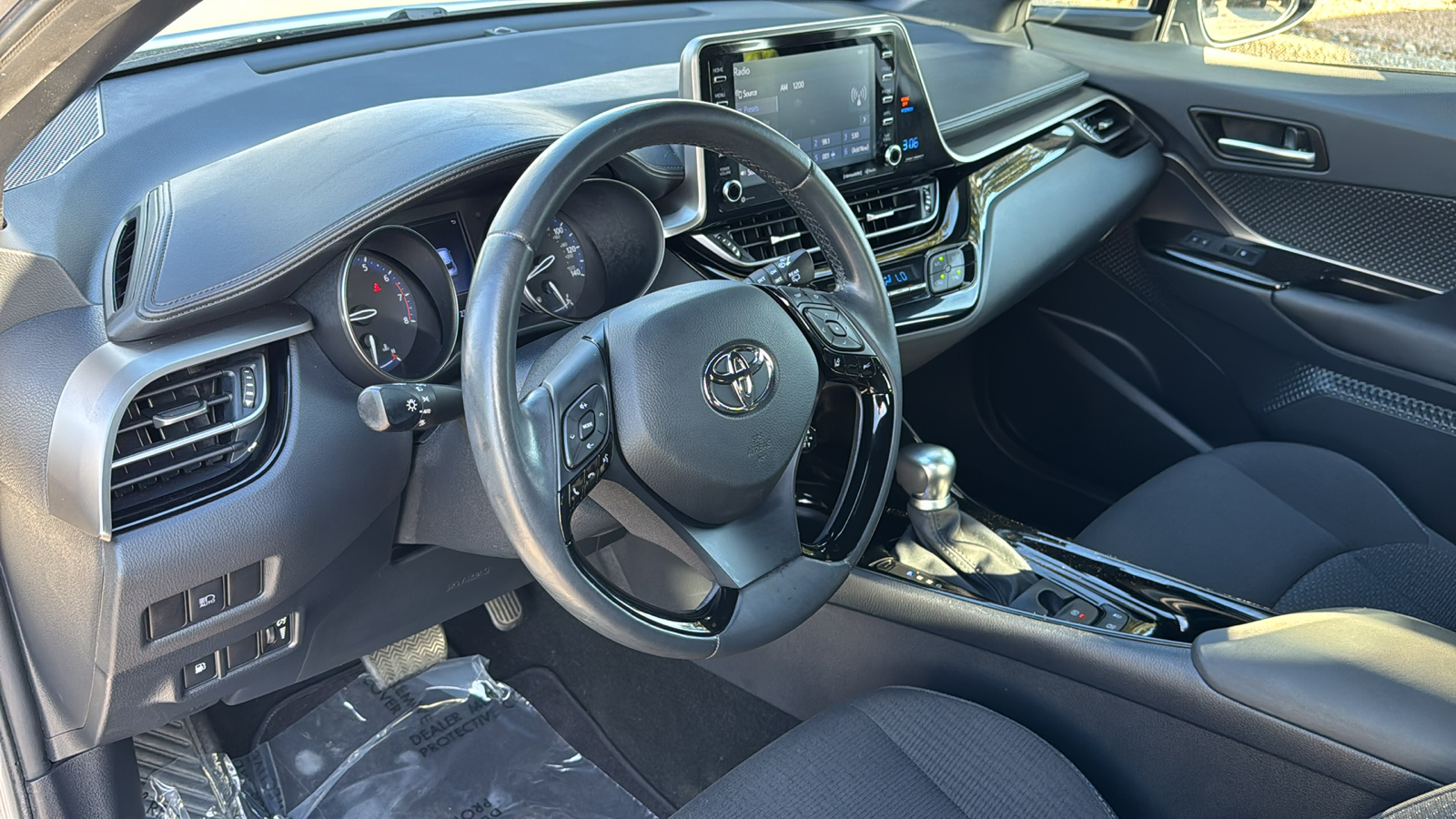 2019 Toyota C-HR XLE 12