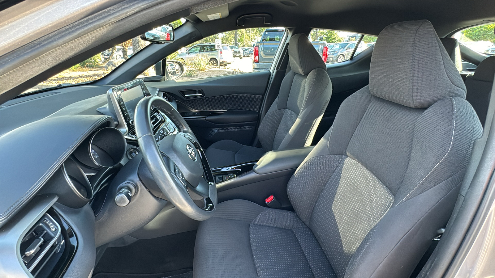 2019 Toyota C-HR XLE 14
