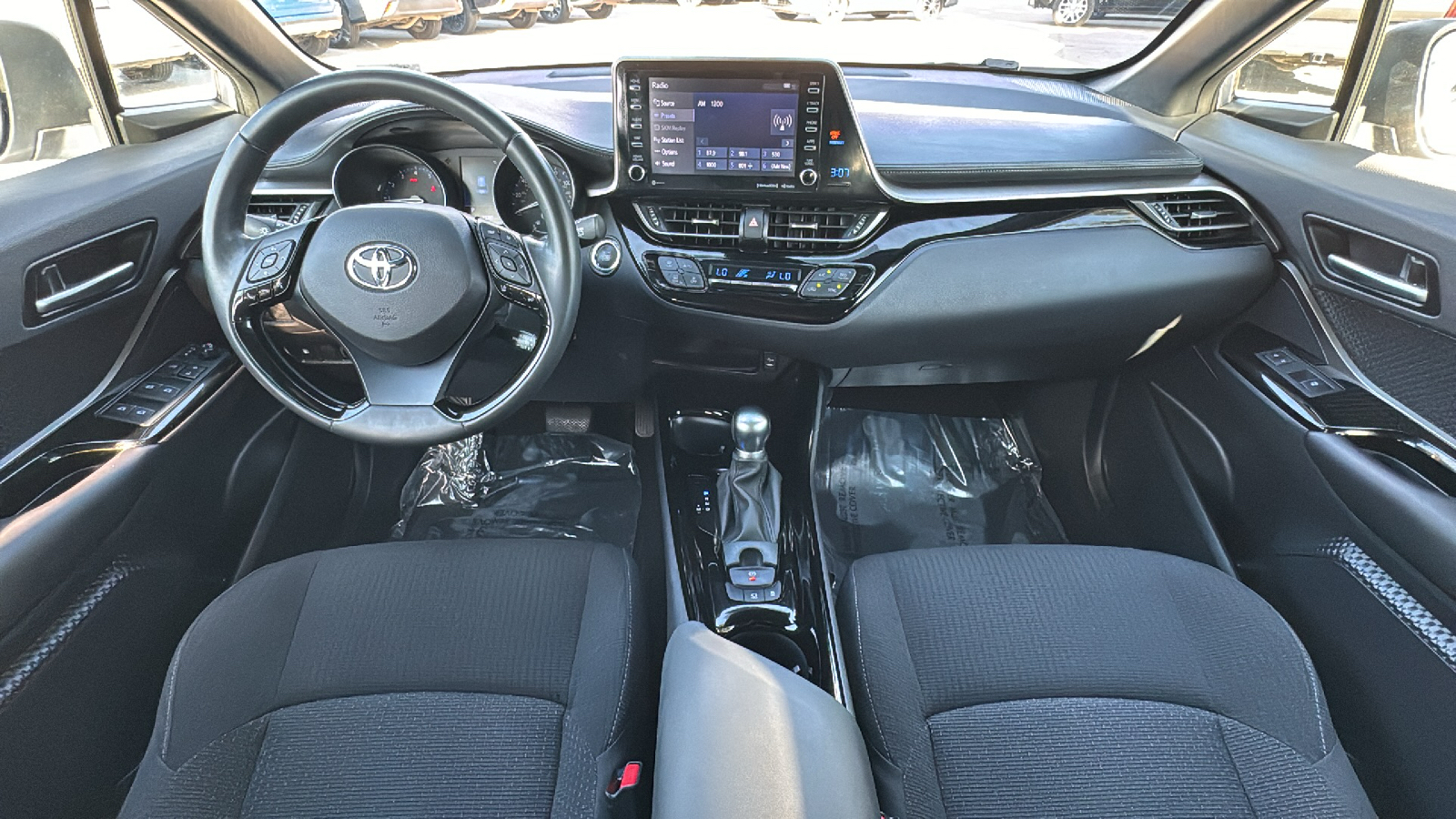 2019 Toyota C-HR XLE 18