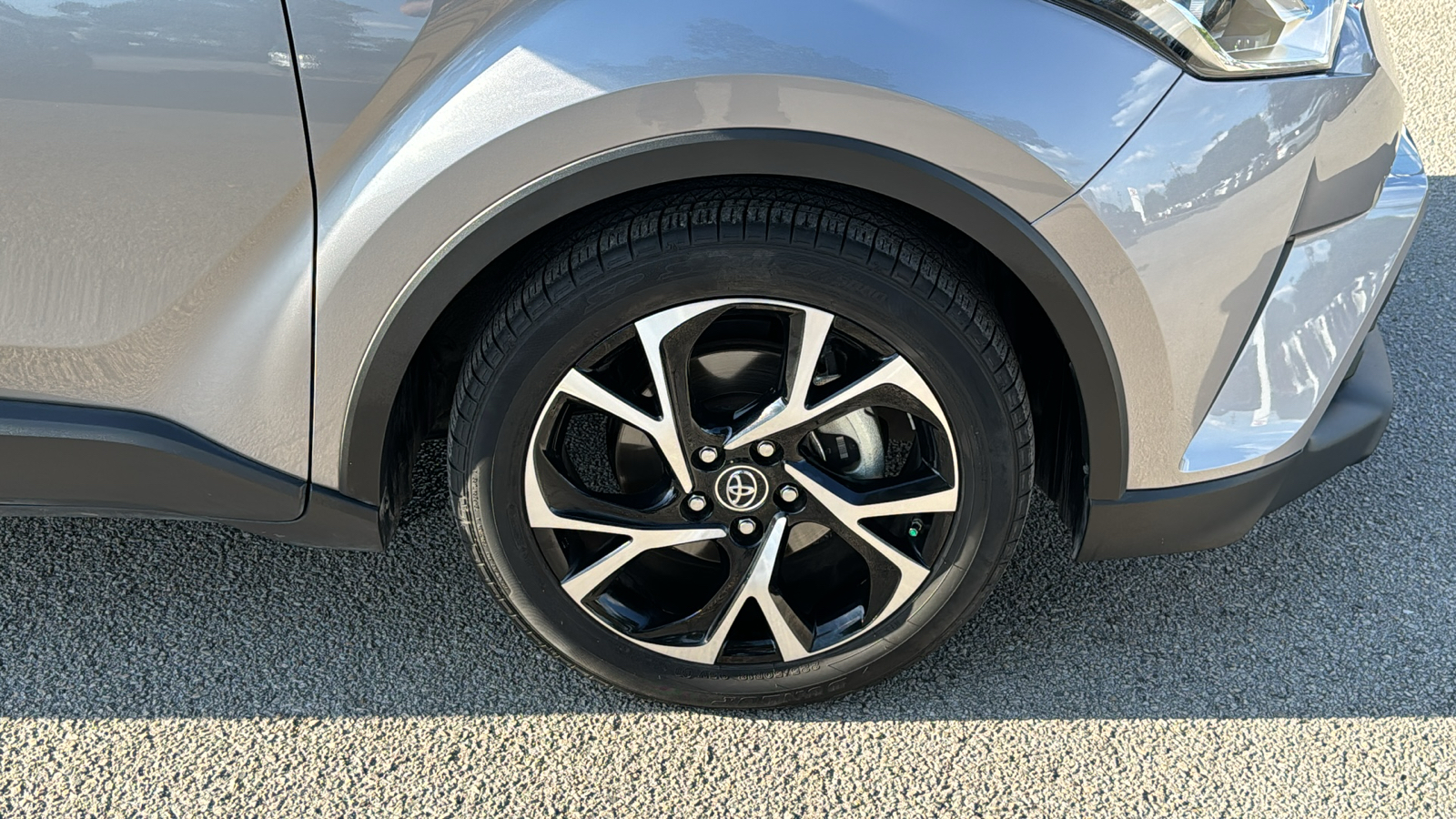 2019 Toyota C-HR XLE 38