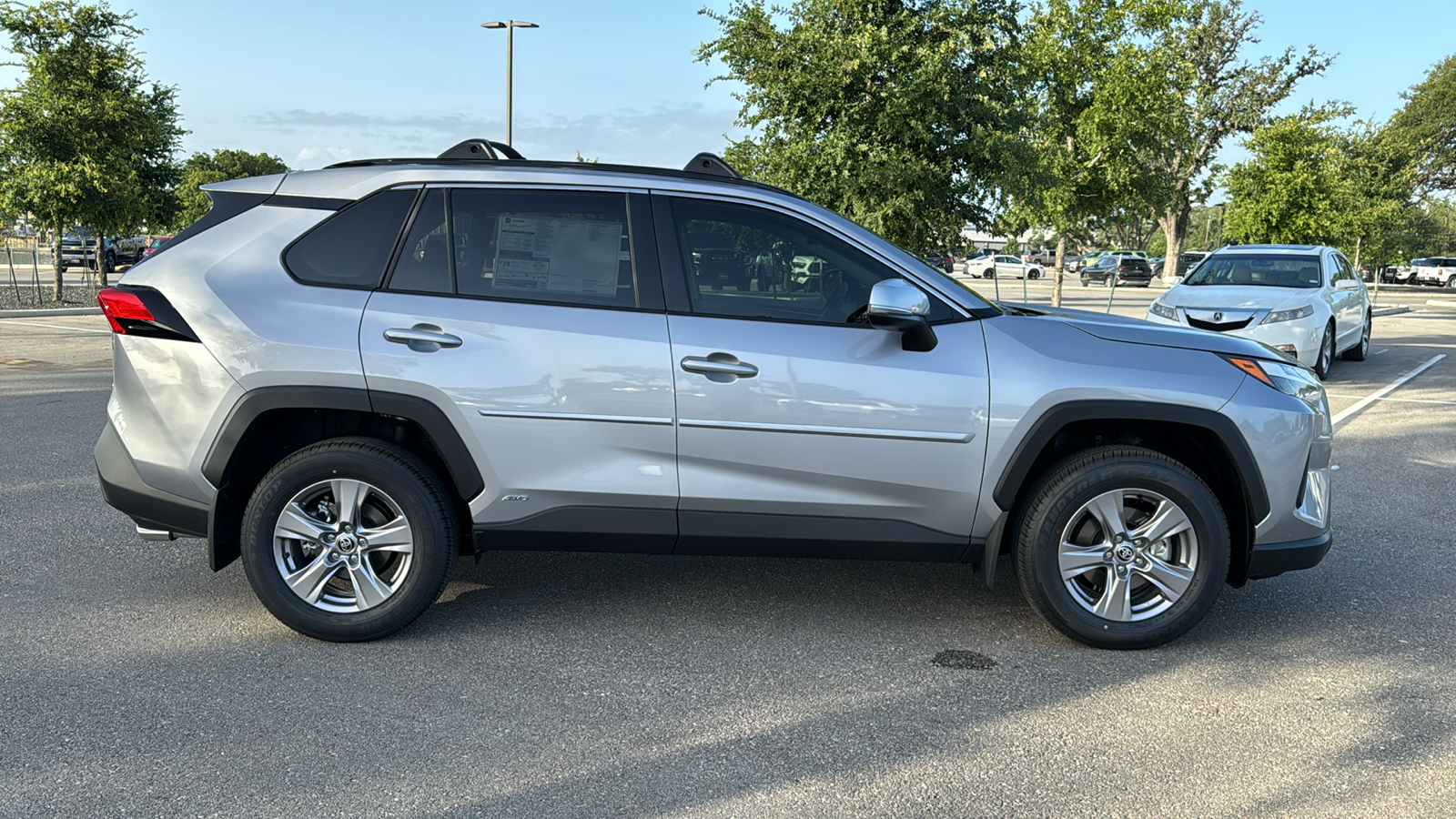 2024 Toyota RAV4 Hybrid XLE 8