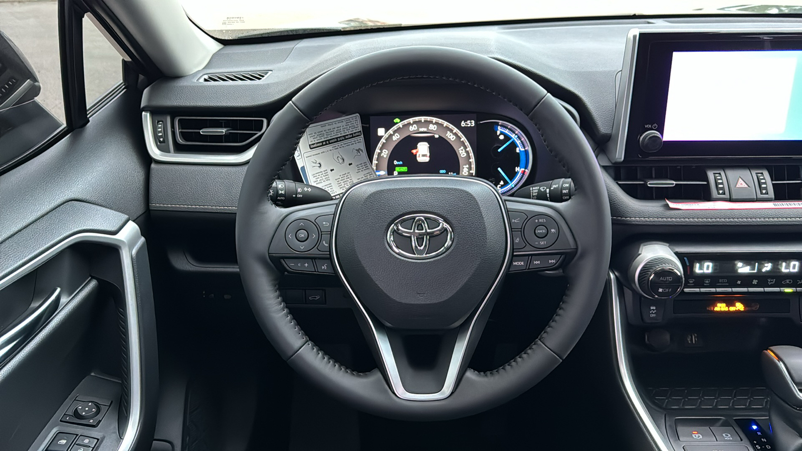 2024 Toyota RAV4 Hybrid XLE Premium 18