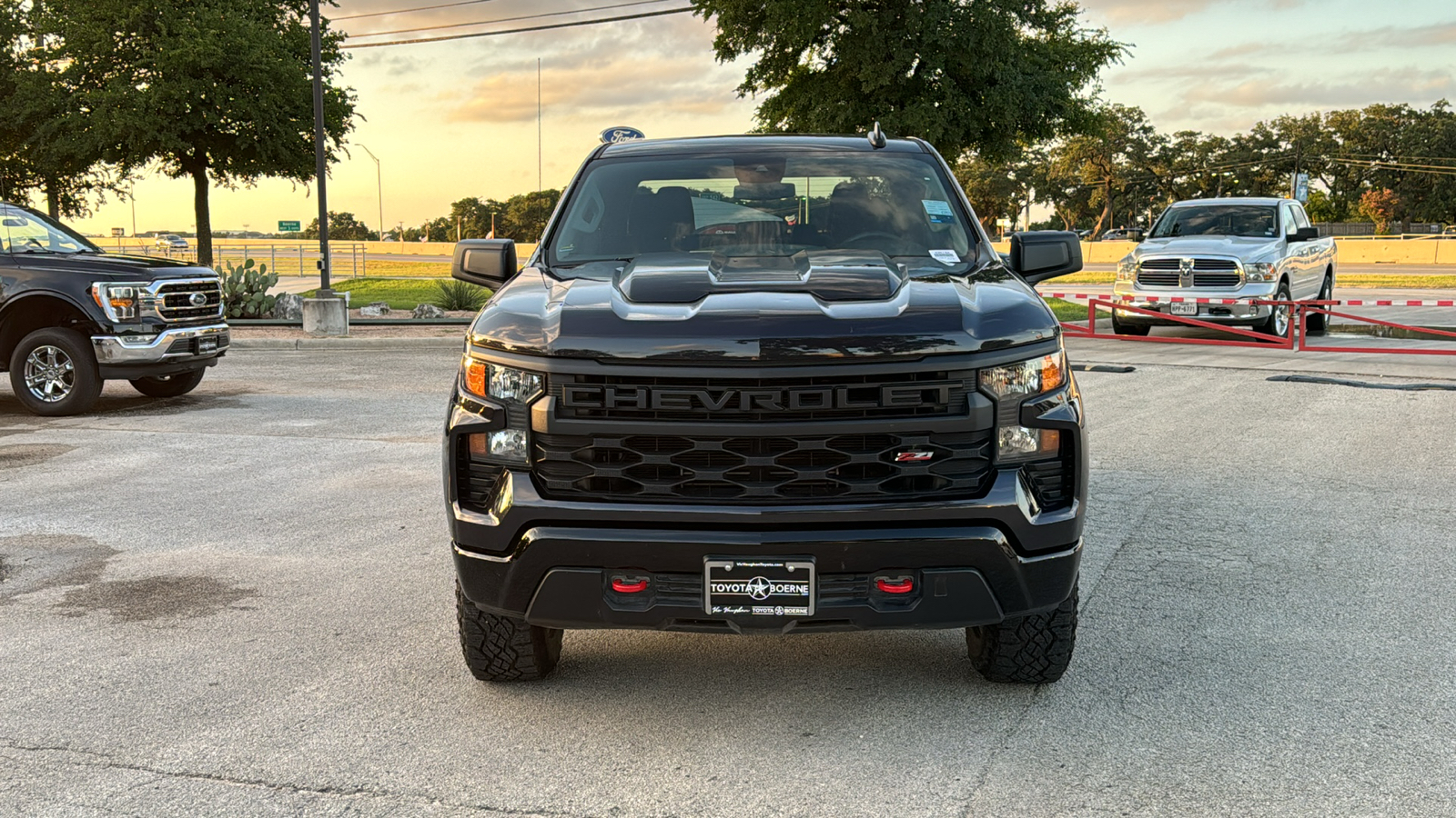 2023 Chevrolet Silverado 1500 Custom Trail Boss 2