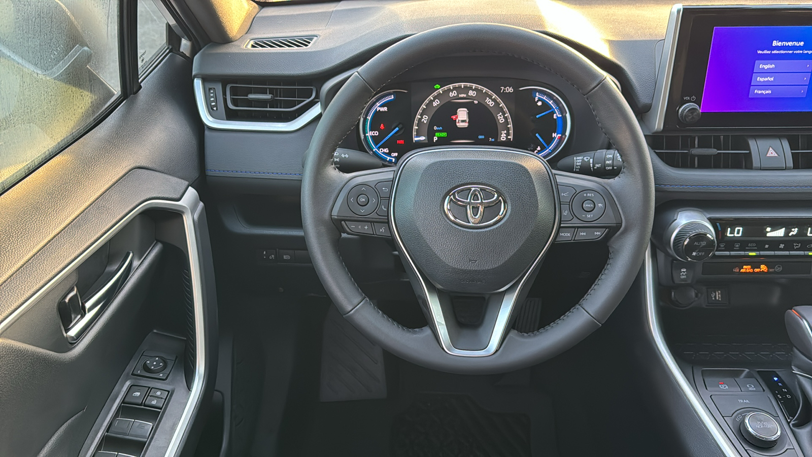 2024 Toyota RAV4 Hybrid SE 17