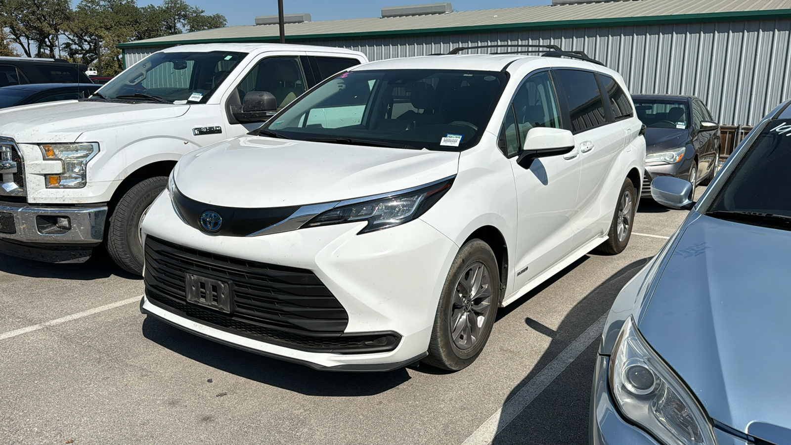 2021 Toyota Sienna LE 3