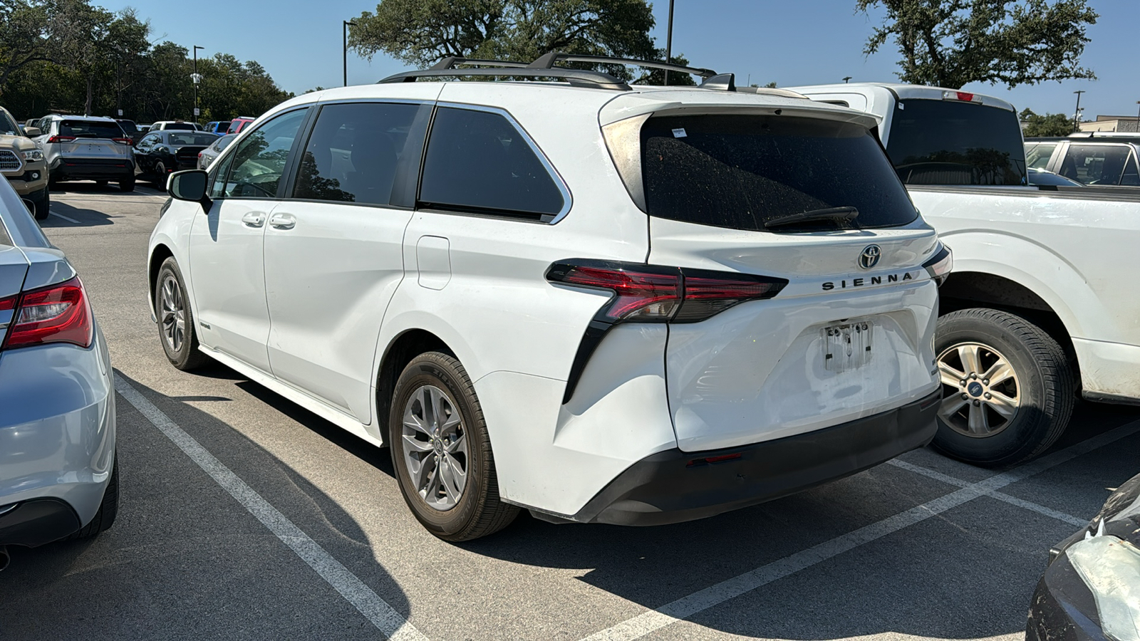 2021 Toyota Sienna LE 4