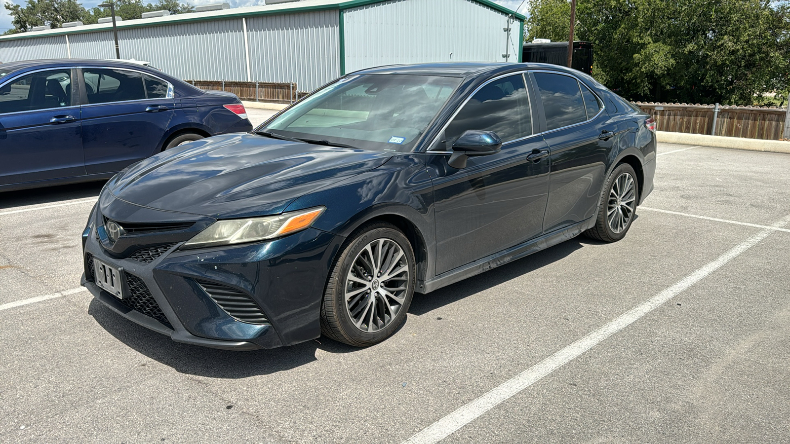 2020 Toyota Camry SE 3