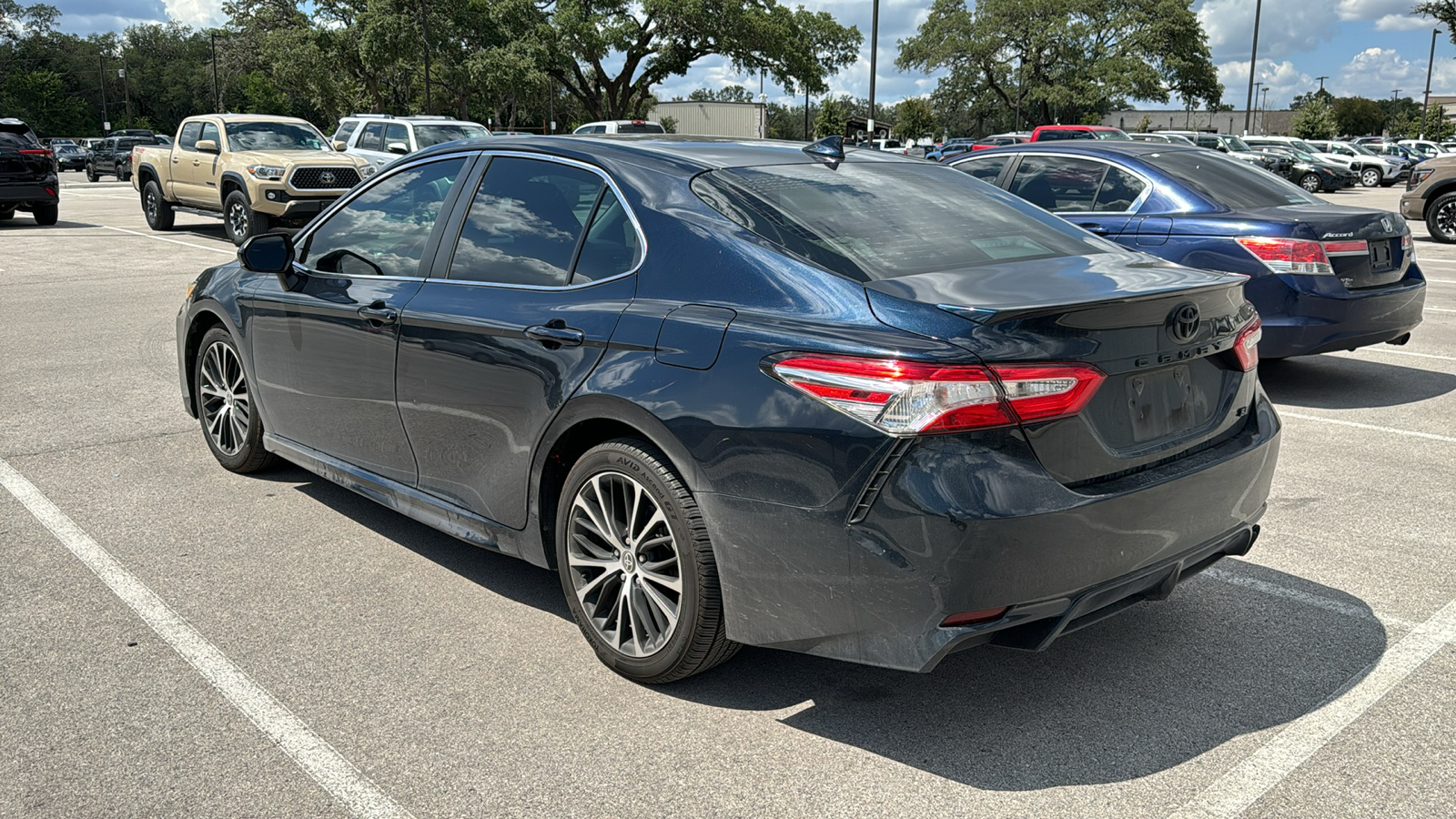 2020 Toyota Camry SE 4