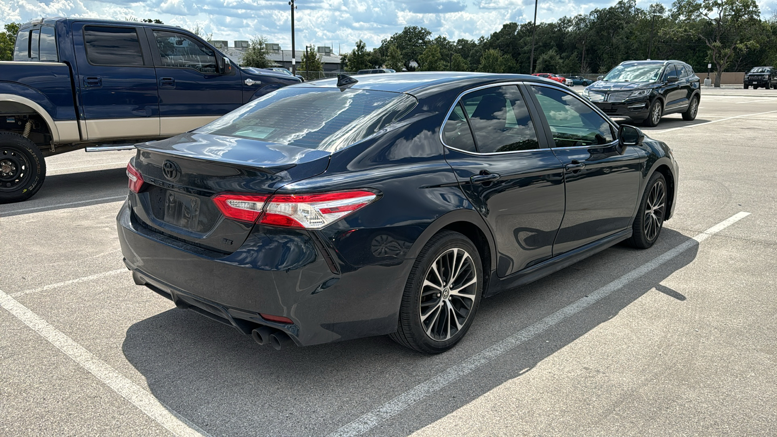 2020 Toyota Camry SE 6