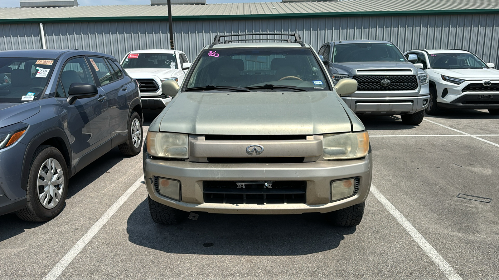 2001 INFINITI QX4 Luxury 2