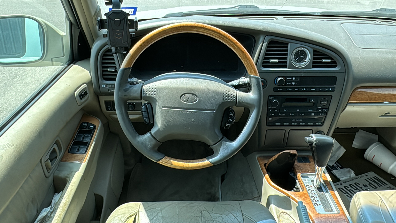 2001 INFINITI QX4 Luxury 10