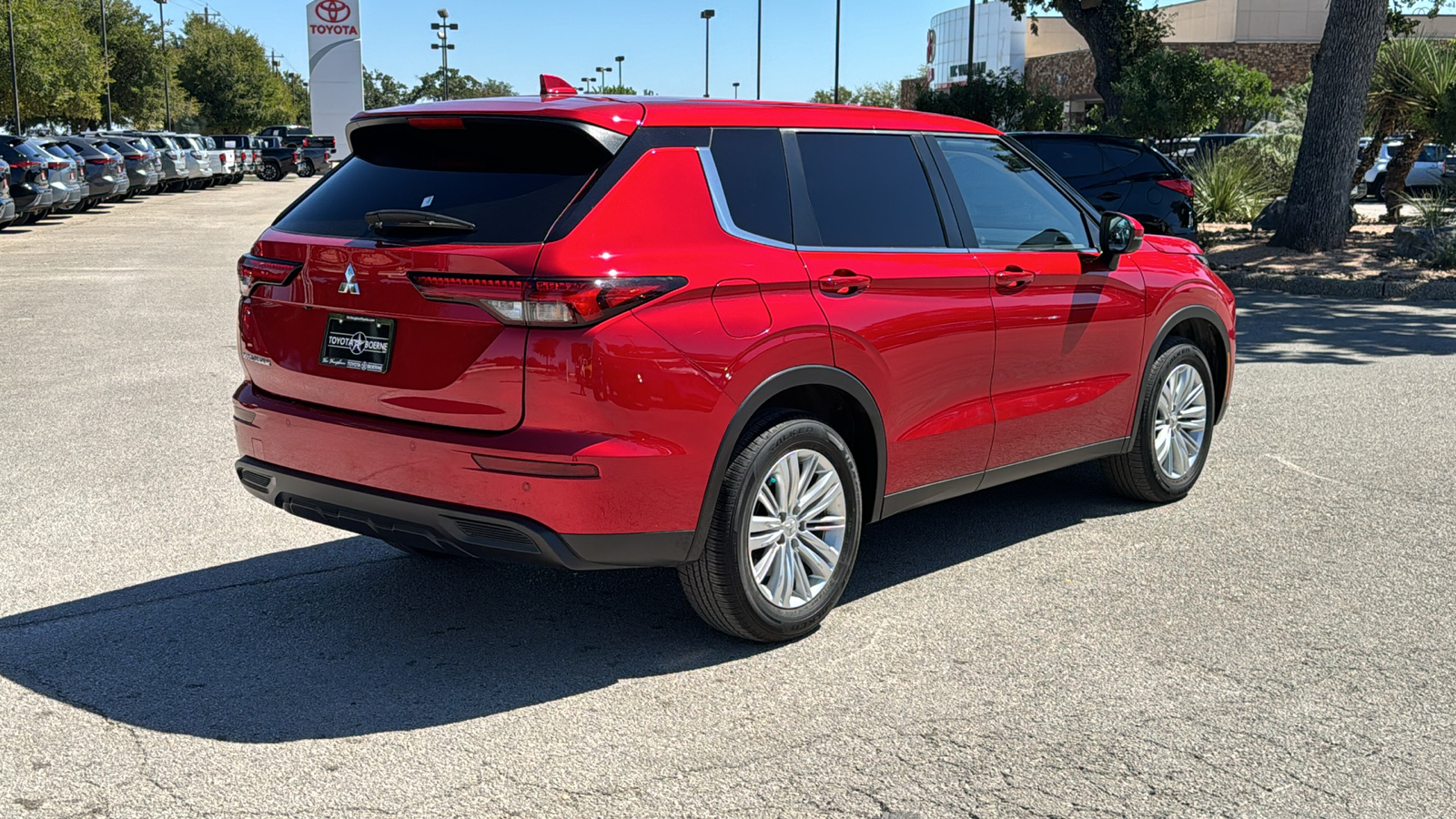 2023 Mitsubishi Outlander ES 7