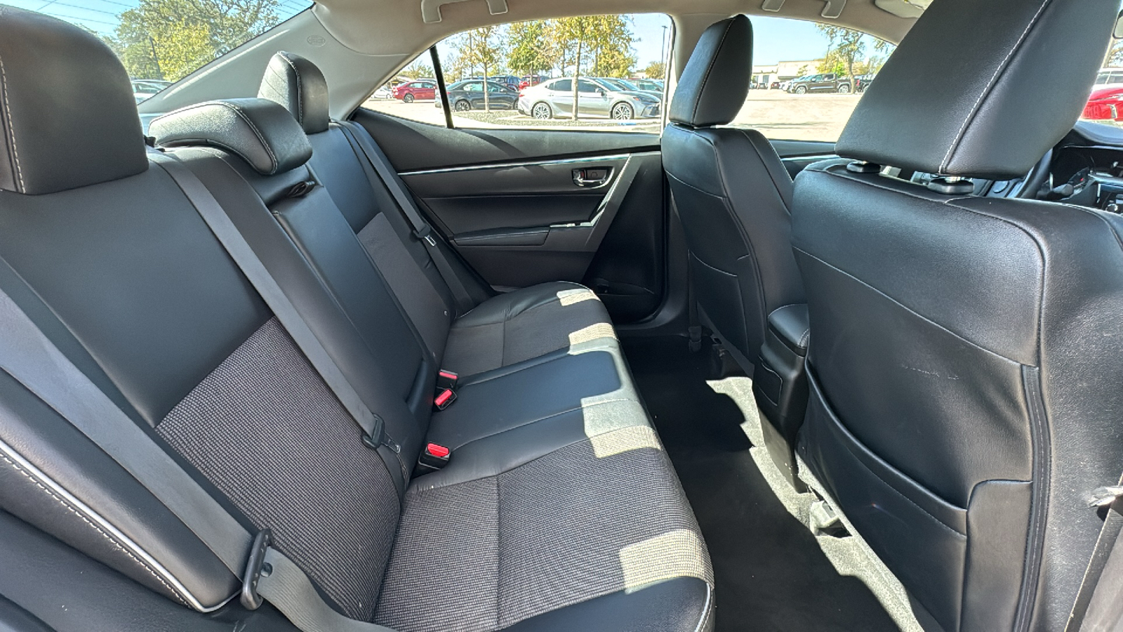 2015 Toyota Corolla S 31