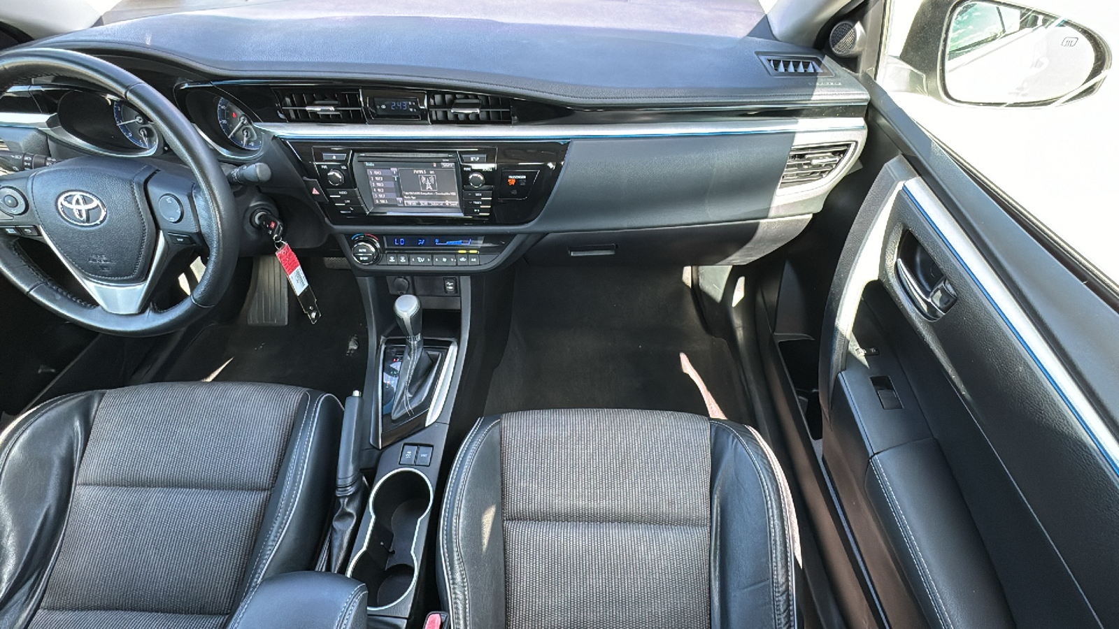 2015 Toyota Corolla S 32