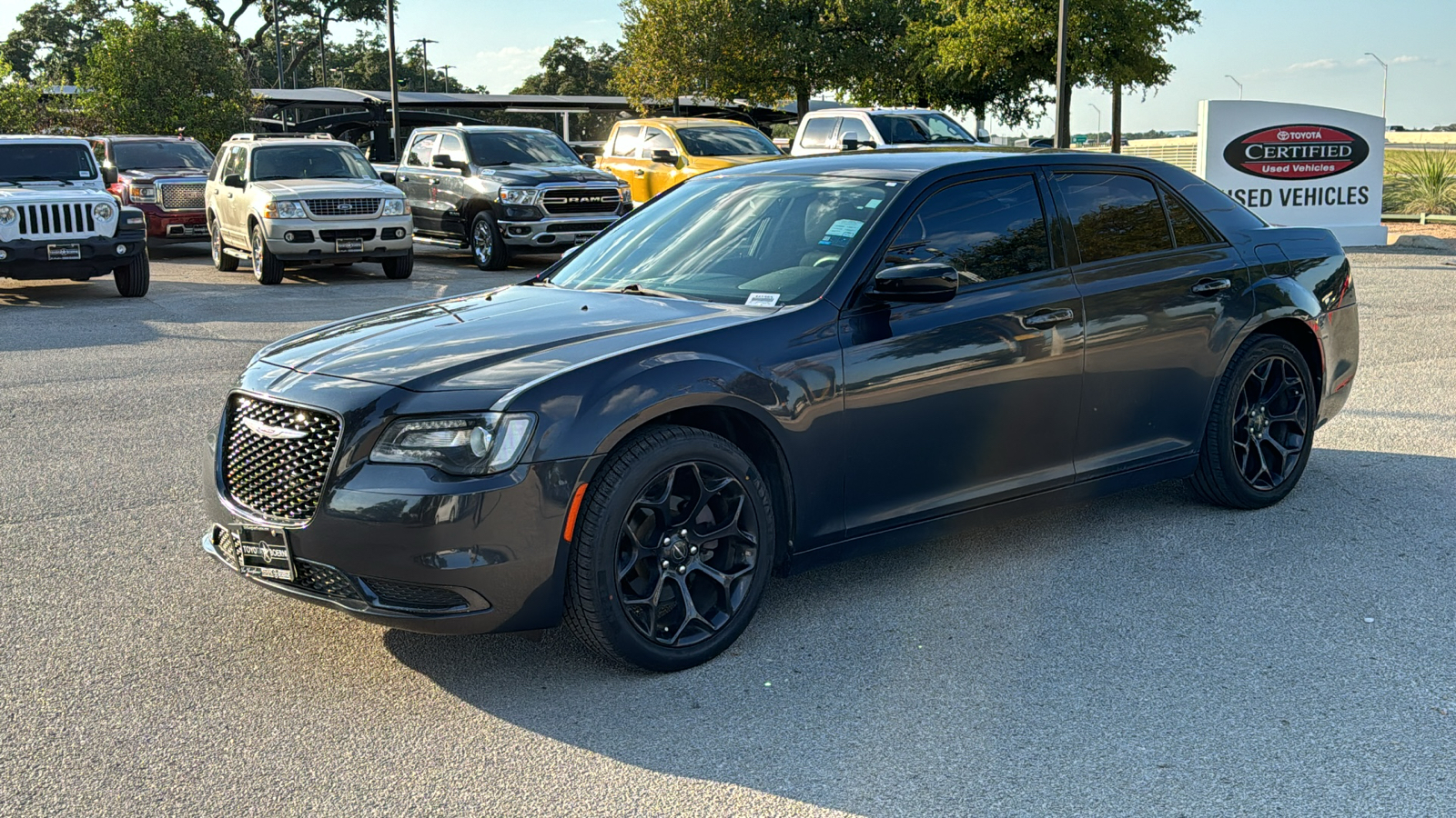 2019 Chrysler 300 Touring 3